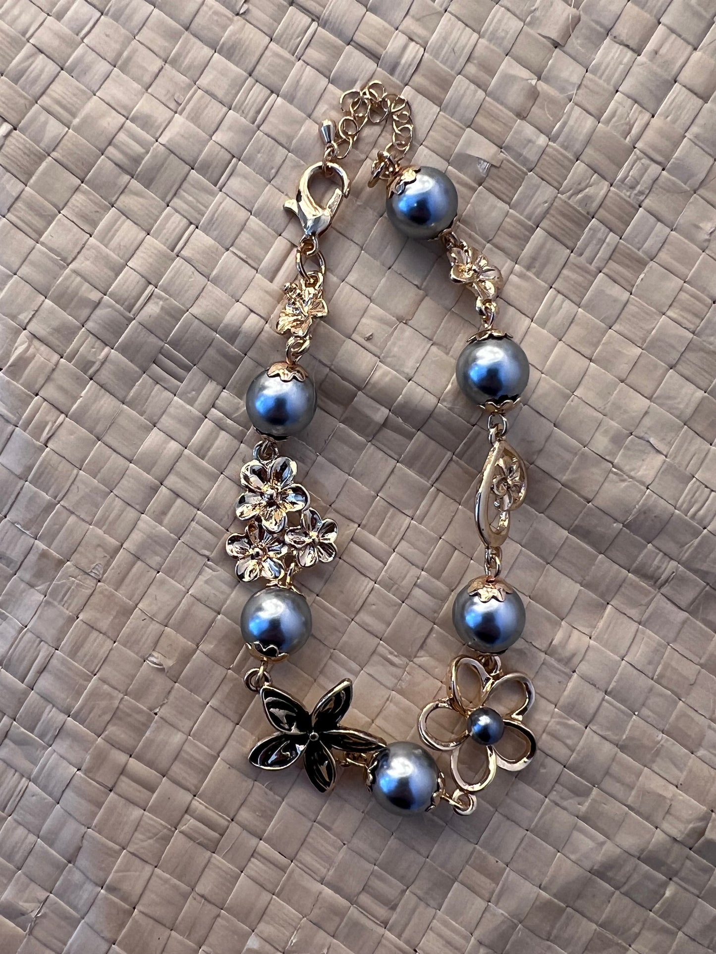 Ali’itasi - Pua Pearl charm Bracelet