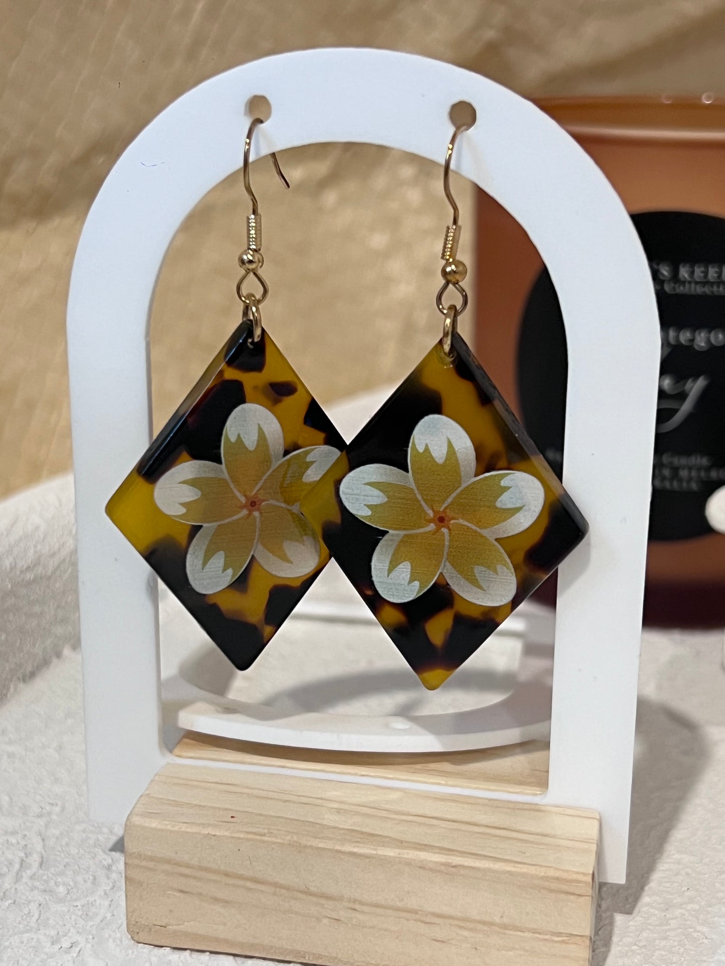 Lorrina - Acrylic Diamond Pua Drops