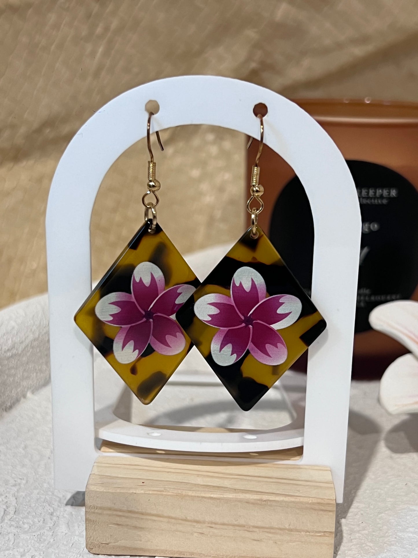 Lorrina - Acrylic Diamond Pua Drops