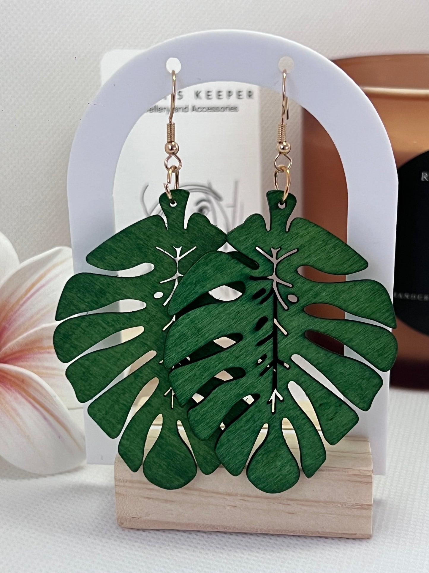 Ailua - Wooden Monstera Drops