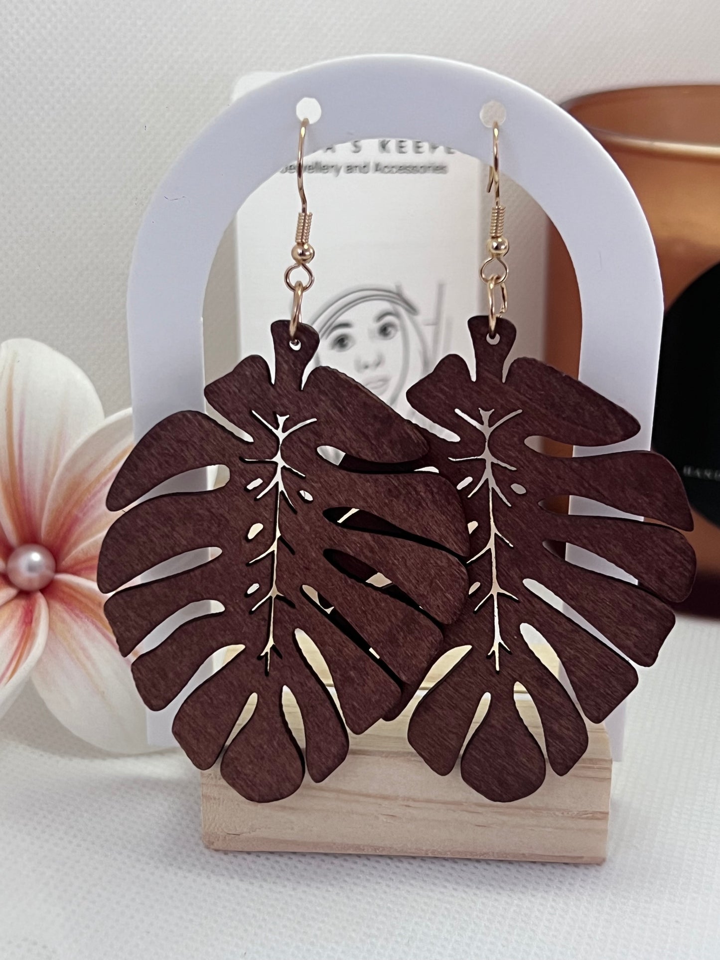 Ailua - Wooden Monsterra
