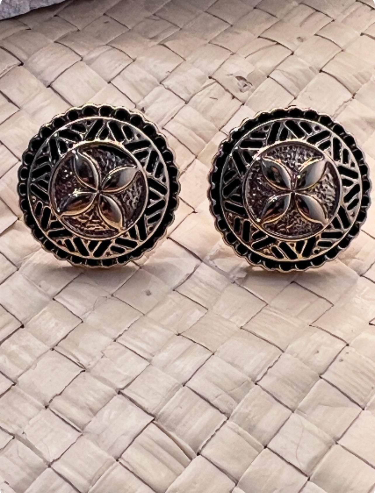 Matanofie - Rounded Pua Studs