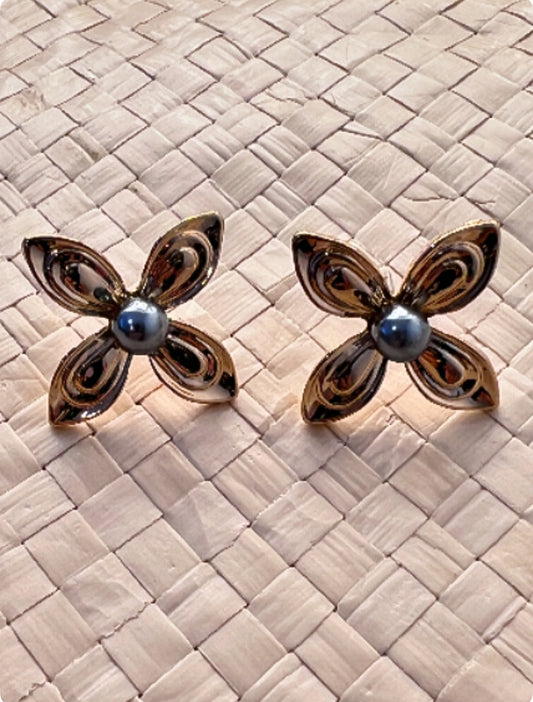 Matanofie - Gold plated pearl studs