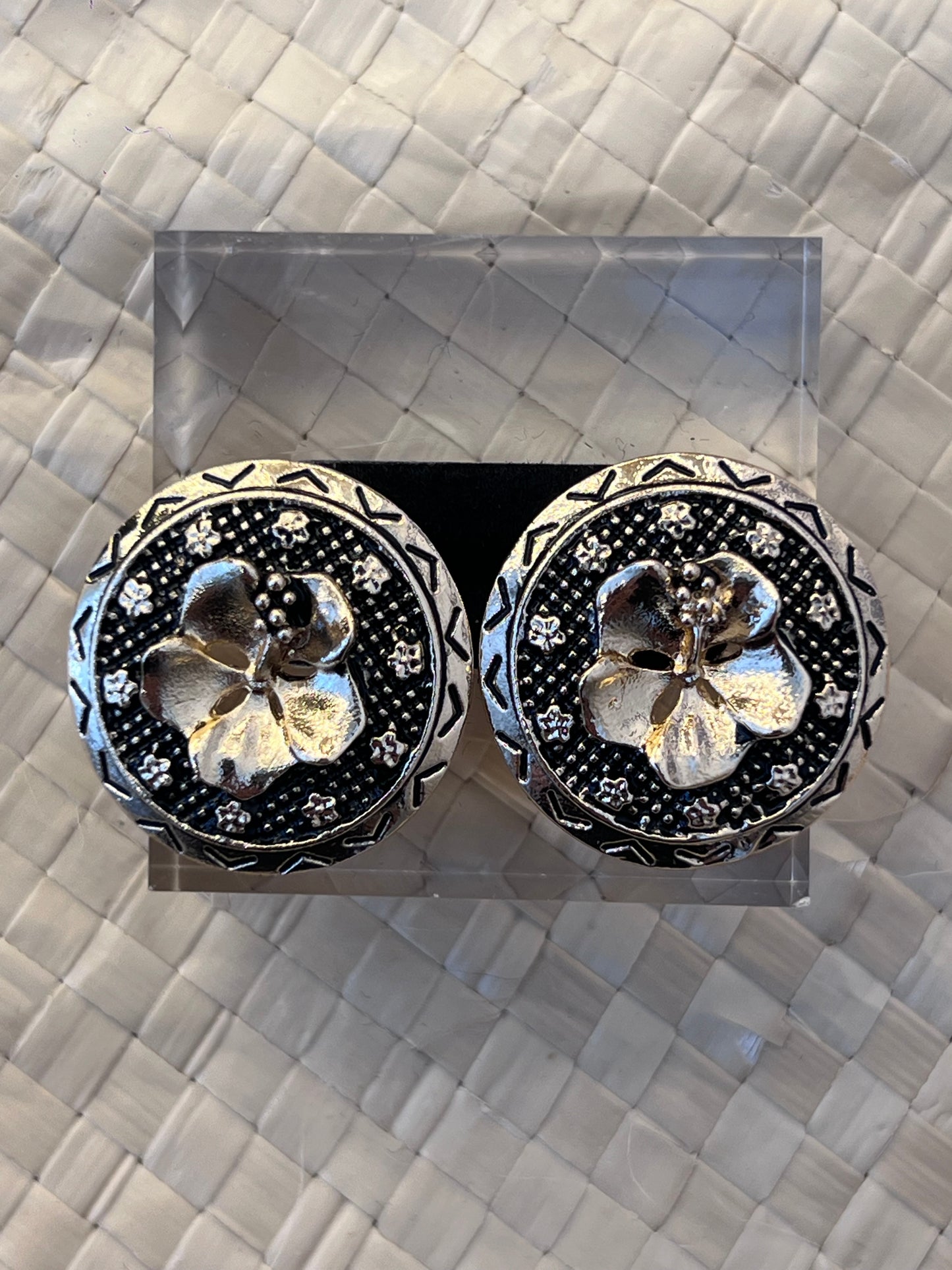 Matanofie - Round Aute Studs