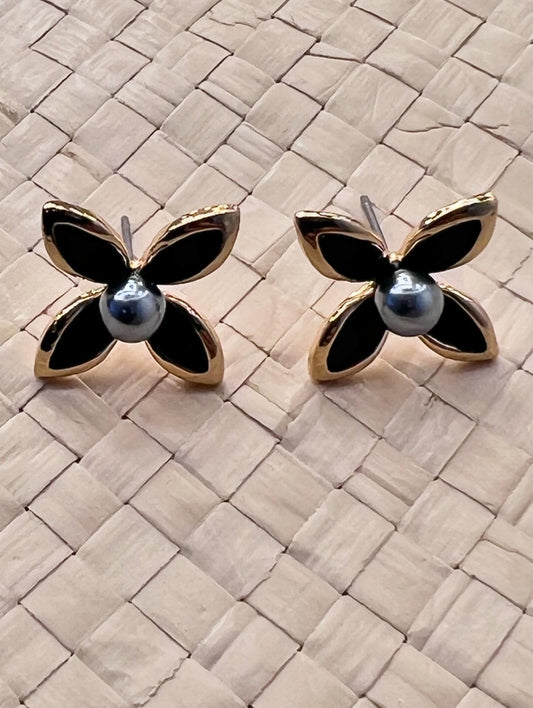 Matanofie - Sei Pearl Studs