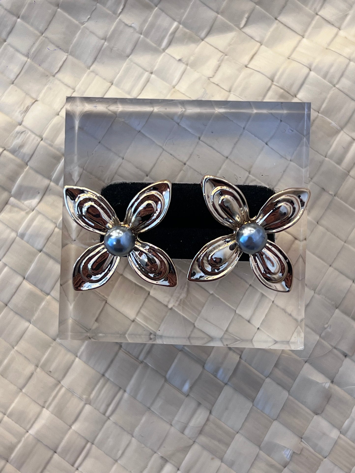 Matanofie - Gold plated pearl studs