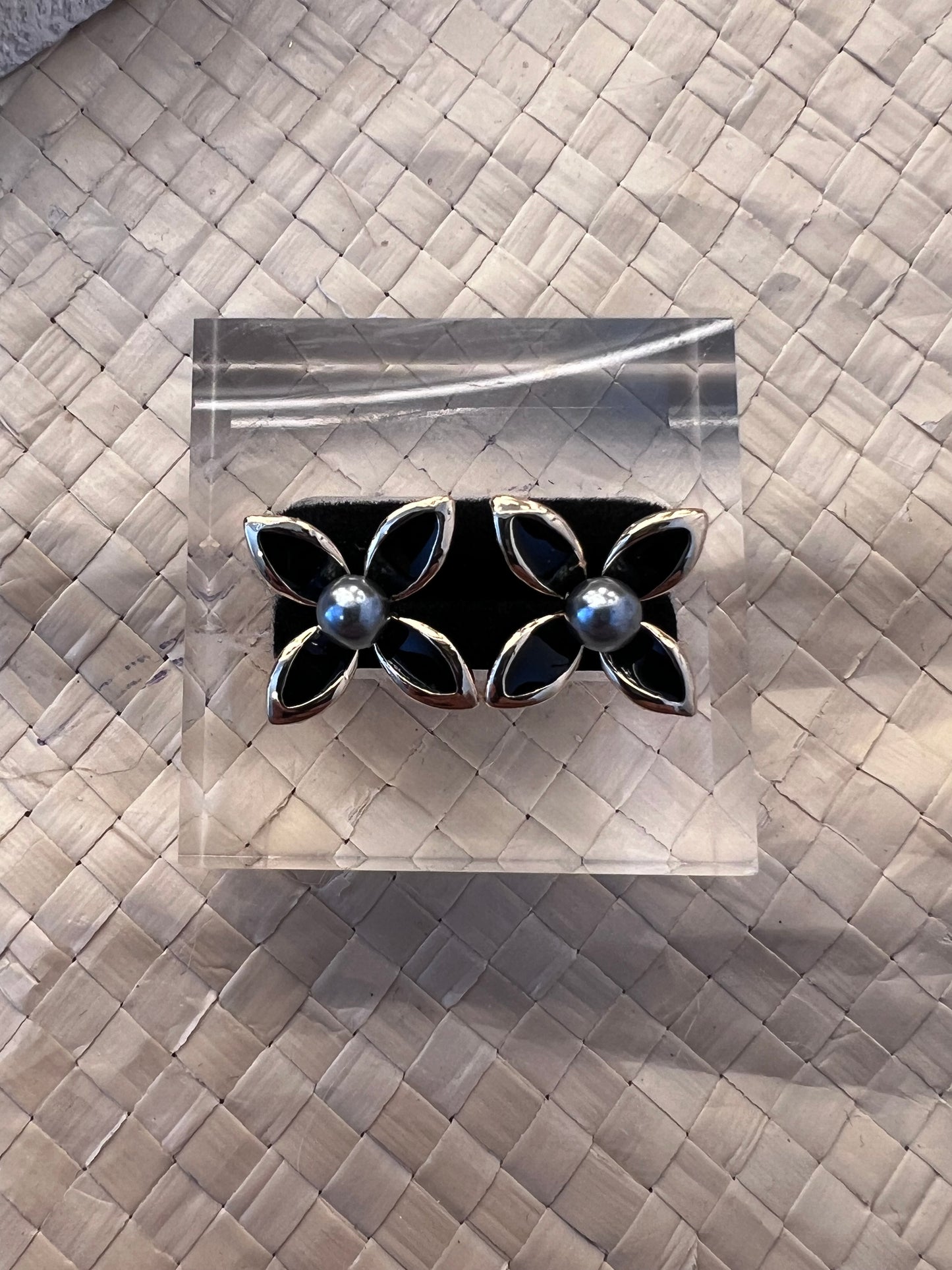 Matanofie - Sei Pearl Studs