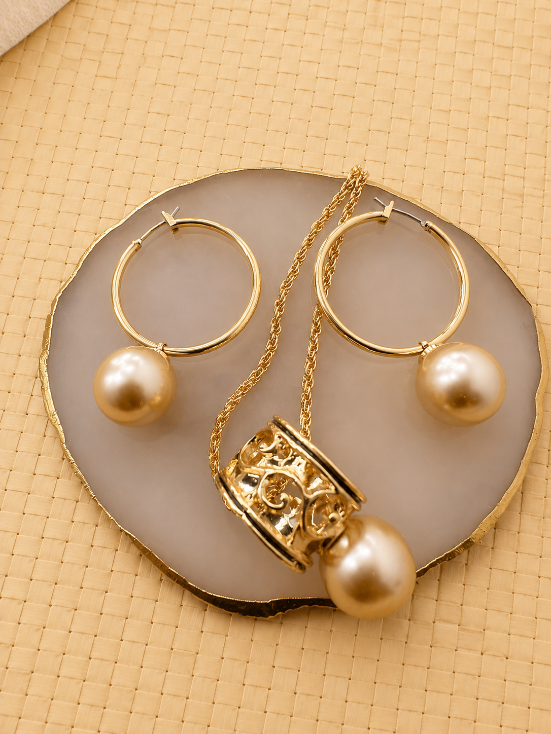 Tagaloa - Pearl Pendant Set